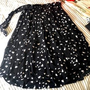 Black skirt with white hearts and waist tie